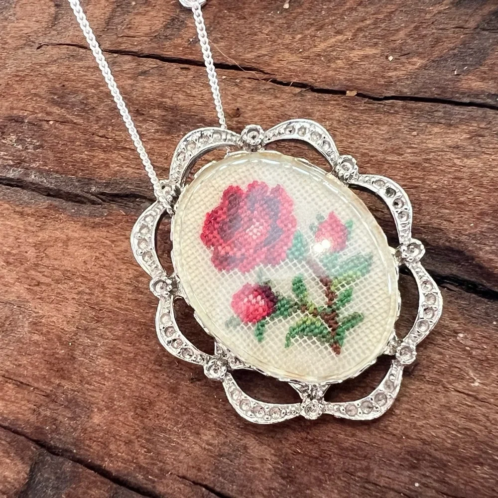 Vintage Rose Pendant Brooch Necklace Petit Point Needlepoint Red SilverTone - Picture 6 of 6